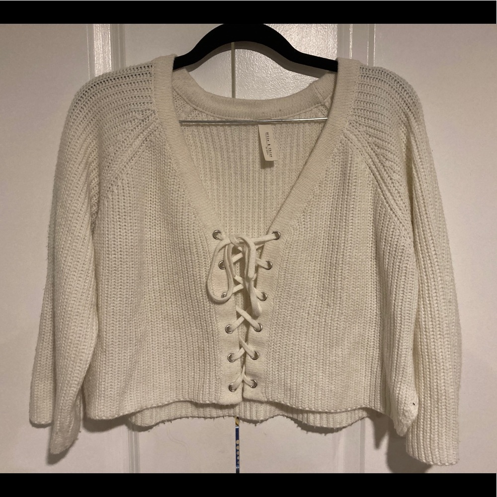 Ollie & Chloe by Jolie white knit top